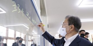 Schools at forefront of quarantine: Moon