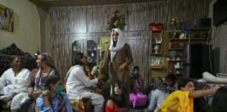 Virus pushes Pakistan’s transgender dancers out of their homes
