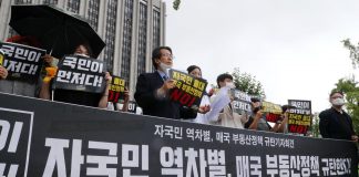 Ruling party’s ratings lag behind opposition for the first time in nearly 3 years