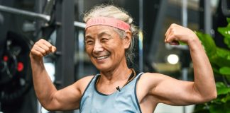 ‘Hardcore grandma’ – ageing fitness buff proves hit in China